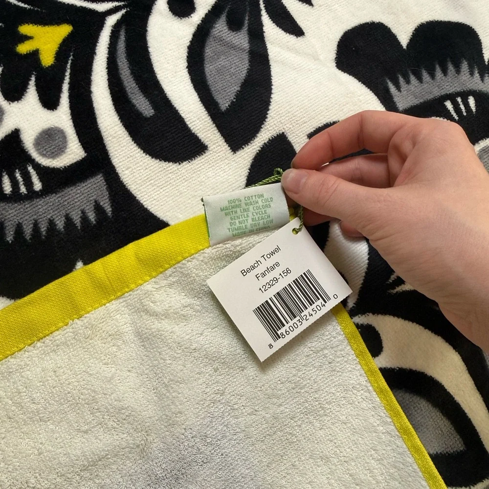 NWT Vera Bradley Fanfare Beach Towel Retired Pattern